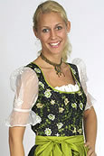 Trendy Dirndl mit Blumen
